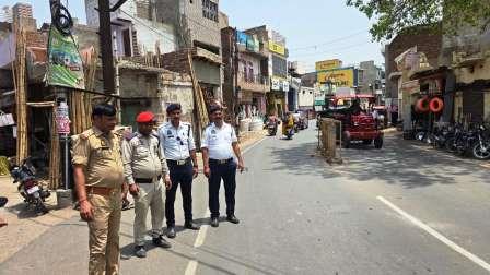यूपी पुलिस आरक्षी भर्ती परीक्षा : सुचारू यातायात व्यवस्था के लिए सड़कों पर डटे रहे पुलिसकर्मी, जाममुक्त रहा शहर