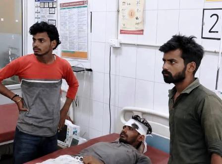 सादाबाद : बाइक, साईकिल की भिड़ंत में दो घायल, हाथरस रोड पर हुआ हादसा, घायलों को सीएचसी भेजा गया