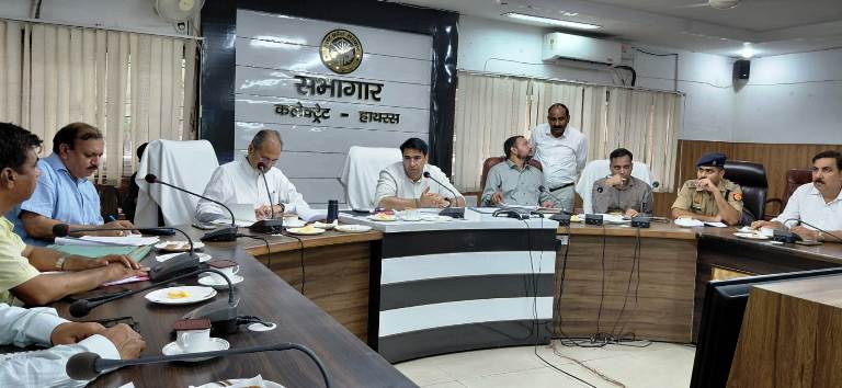 करें योग, रहें निरोग : अंतर्राष्ट्रीय योग दिवस की तैयारियों को लेकर डीएम ने दिए निर्देश, 21 जून को जिला स्पोर्ट्स स्टेडियम में होगा मुख्य आयोजन