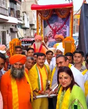 हाथरस में तुलसी साहिब आश्रम के 183वें वार्षिकोत्सव पर निकली भव्य शोभायात्रा, श्रद्धा और भक्ति से सराबोर हुआ शहर