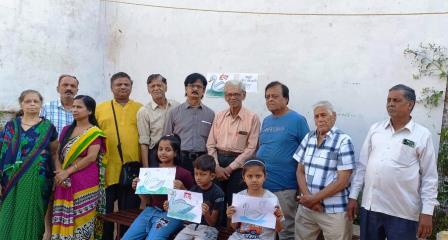 सादाबाद : प्रतियोगिता में बच्चों ने बनाए हंस और मोर, उत्साह के साथ बच्चों ने लिया पेटिंग प्रतियोगिता में हिस्सा, सबरंग अन्नी सिखा रहे कला के गुर