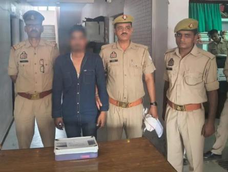 सादाबाद : तमंचा, कारतूस सहित एक गिरफ्तार, एसपी के निर्देश पर अवैध हथियारों के खिलाफ पुलिस चला रही है अभियान