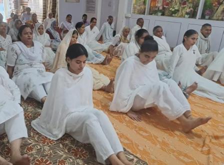 सादाबाद : बीमारियों से बचा सकता है नियमित योग, प्राणायाम  प्रजापिता ब्रह्माकुमारी ईश्वरीय विश्वविद्यालय में हुआ विशेष योग कार्यक्रम