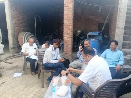 दूध के उत्पादों में मिलावट की रोकने के लिए छापेमारी, चार डेयरियों से दूध के नमूने लिए गए