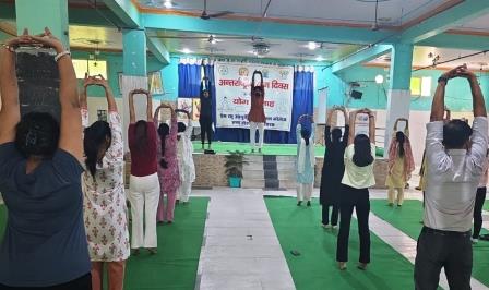 अंतरराष्ट्रीय योग दिवस के उपलक्ष्य में हास्य योग एवं जुम्बा योग सत्र का आयोजन