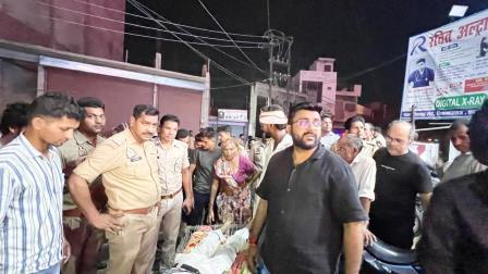 सिकन्दराराऊ में जलभराव और गंदगी की समस्या को लेकर समाजसेवियों ने एसडीएम को सौंपा ज्ञापन