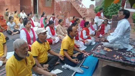 अंतर्राष्ट्रीय योग दिवस पर बालाजी योग शाखा में उत्साहपूर्वक हुआ योगाभ्यास