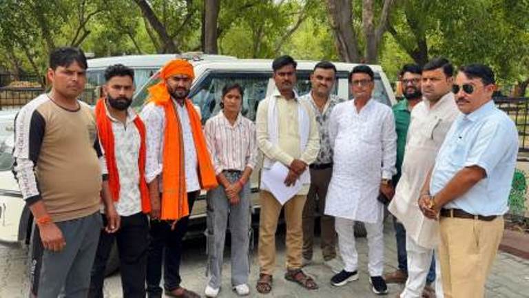 बिहार में कथित फर्जी एनकाउंटर मामले की न्यायिक जांच की मांग, राष्ट्रीय अधिकार मोर्चा ने सौंपा ज्ञापन