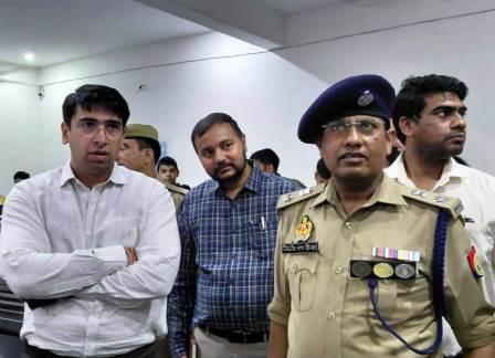 बेसमेंट में संचालित लाइब्रेरी तत्काल बंद करने के निर्देश, छात्रों की फीस लौटाने को कहा, डीएम बोले बेसमेंट में किसी भी प्रकार की व्यावसायिक गतिविधि संचालित नहीं हो सकती