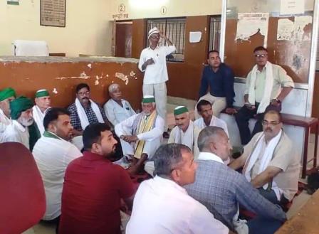 सादाबाद : निजीकरण के विरोध में हड़ताल 15वें दिन भी जारी, अधिवक्ता, स्टांप विक्रेता, दस्तावेज लेखक कर रहे ई-रजिस्ट्री व्यवस्था और उप निबंधक कार्यालयों के निजीकरण का विरोध