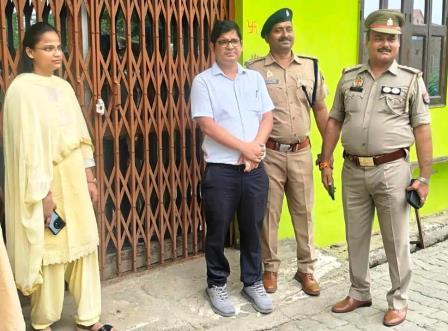 सादाबाद : कस्बे का एक और कोचिंग सेंटर सीज, प्राइवेट बस स्टैंड के निकट चल रहे शिक्षण संस्थान पर मिली मानकों की अनदेखी