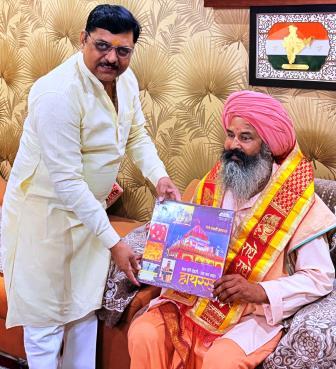 पूर्व पालिका आवास पर आध्यात्मिक मिलन का आयोजन, श्री ज्ञान दास जी महाराज का स्वागत हुआ