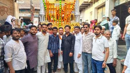 सिकन्दराराऊ : मोहर्रम पर निकले ताजिया व छड़ें, लखनऊ कोचिंग सेंटर अग्निकांड में 15 छात्रों को याद किया