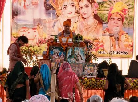 सादाबाद : भागवत कथा में गोवर्धन लीला का भावपूर्ण वर्णन, श्रद्धालुओं ने की गोवर्धन महाराज की पूजा