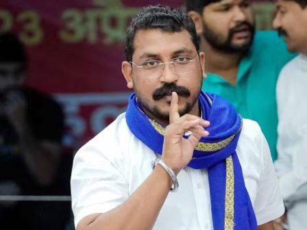 अहिल्याबाई होल्कर जयंती बोर्ड विवाद पर गरमाई सियासत, चंद्रशेखर आजाद ने की कार्रवाई की मांग