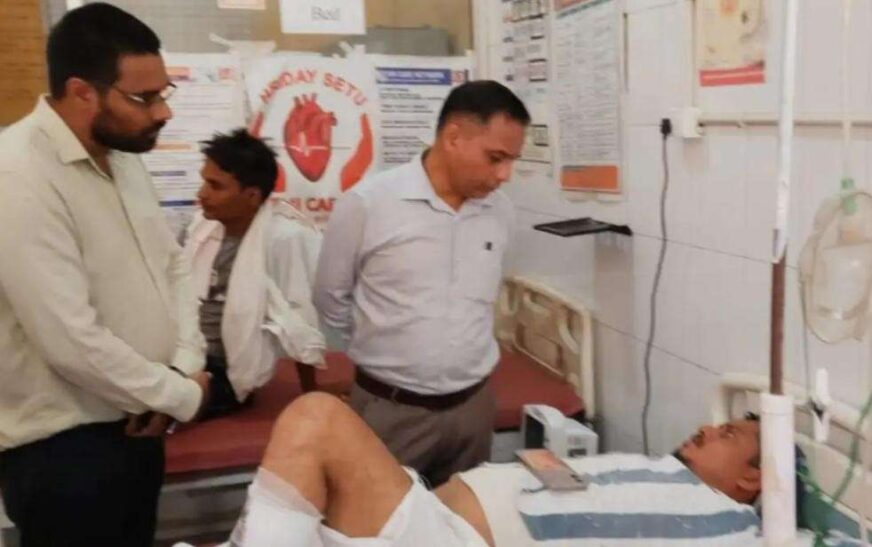 सादाबाद : सीएमओ ने सीएचसी का किया औचक निरीक्षण, मरीजों को बेहतर स्वास्थ्य सेवाएं देने के दिए निर्देश