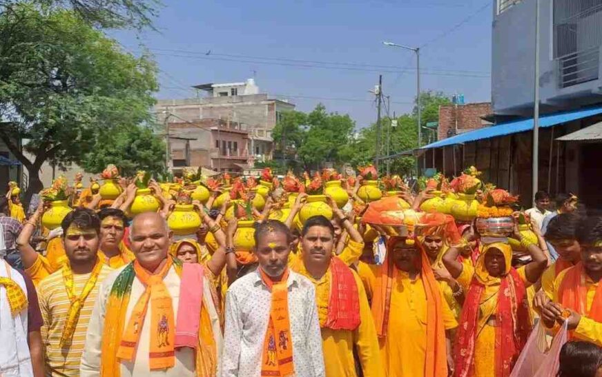 सादाबाद : भव्य कलश यात्रा के साथ नौ दिवसीय श्रीराम कथा महोत्सव का शुभारंभ