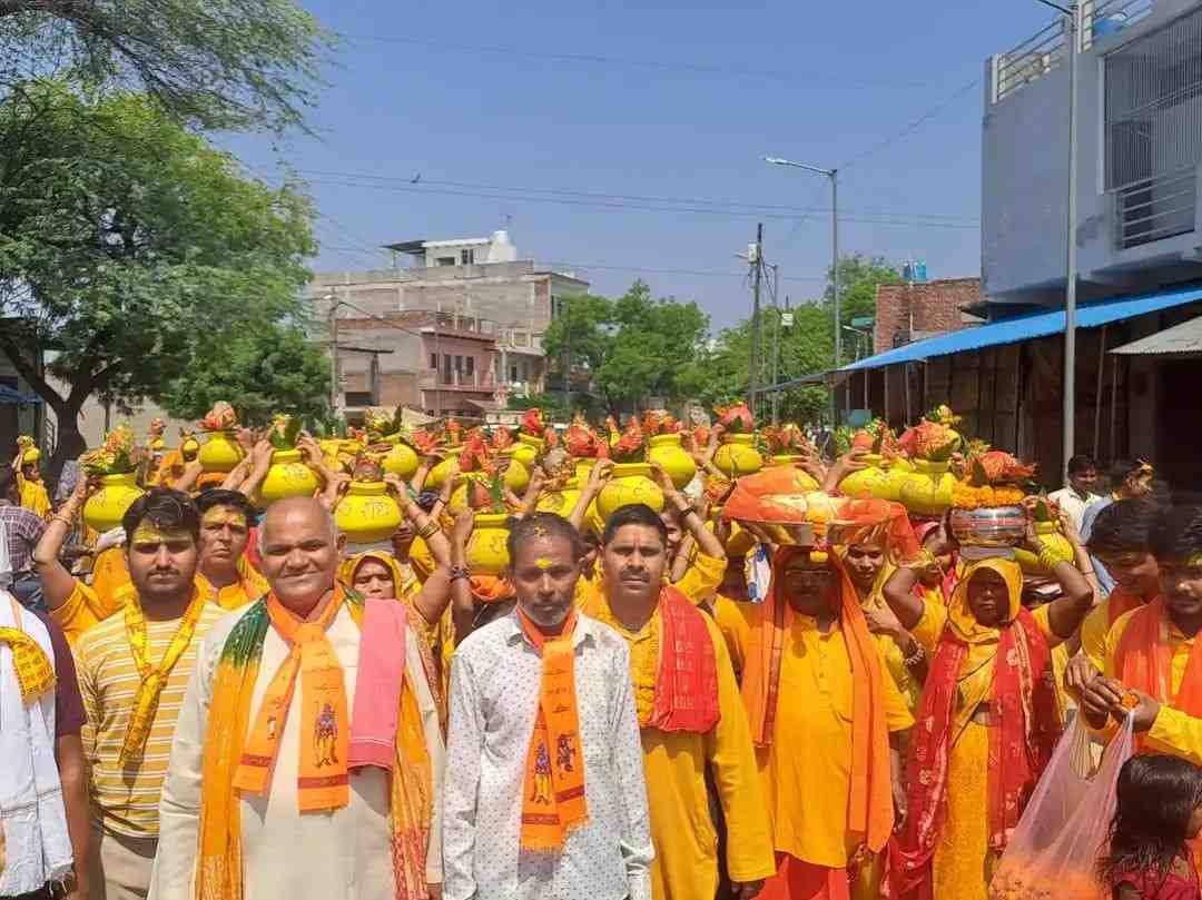 सादाबाद : भव्य कलश यात्रा के साथ नौ दिवसीय श्रीराम कथा महोत्सव का शुभारंभ
