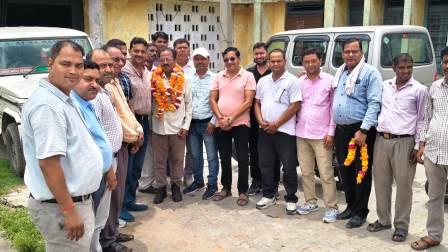 हसायन : खंड शिक्षाधिकारी के पदोन्नत पर शिक्षकों ने किया स्वागत