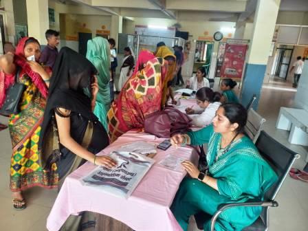 हसायन : एचआरपी हाई रिस्क प्रैंग्नेंसी दिवस पर गर्भवती महिलाओं ने कराया स्वास्थ्य परीक्षण