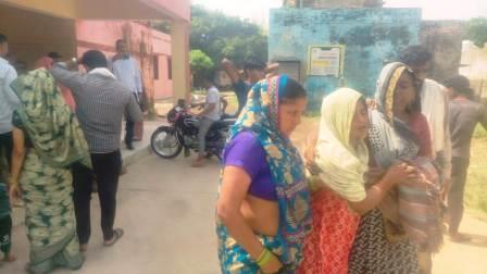 हसायन : दो पक्षों के बीच हुई गाली गलौज मारपीट,गर्भवती महिला के पेट में लात लगने से बिगडी हालात