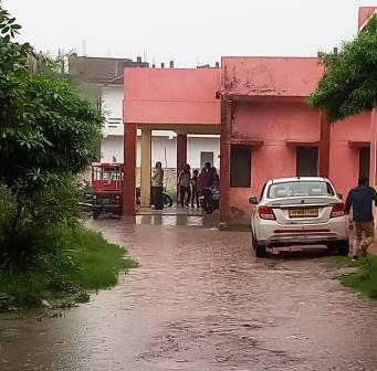 हसायन : झमाझम बारिश से भीषण गर्मी से मिली राहत, किसानों के चेहरे खिले, कई क्षेत्रों में बिजली आपूर्ति रही बाधित