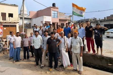 हसायन : क्रांतिकारी वीर शहीद चन्द्र शेखर आजाद की जंयती पर ग्रामीणों ने नमन