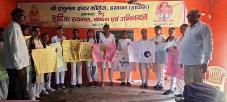 हसायन : जल संचय पर हुई पोस्टर प्रतियोगिता, छात्राओं ने की जल संरक्षण की पहल