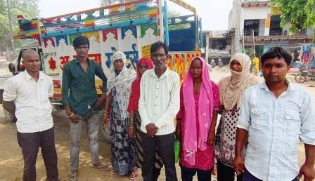 हसायन : सलेमपुर में  देर रात घर में घुसकर नगदी व पशु चोरी कर ले गए चोर,पुलिस पर लगाया फटकर भगाने का आरोप