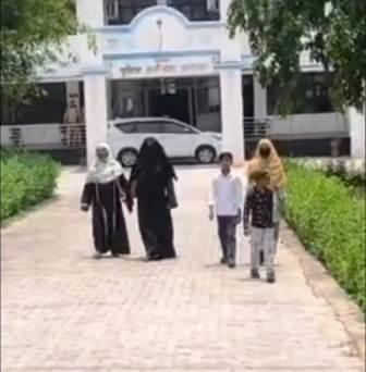 हसायन : मां-बेटी से मारपीट का आरोप, पीड़ित महिला ने एसपी से लगाई न्याय की गुहार