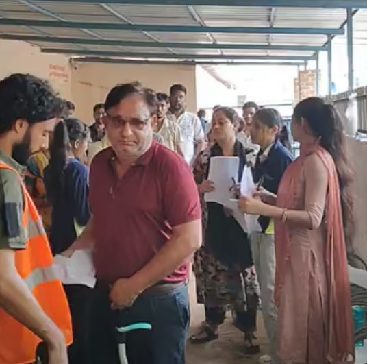 हाथरस में टीईटी परीक्षा : टीईटी परीक्षा में अंतिमदिन दिन 405 अभ्यर्थी रहे अनुपस्थित,10 केंद्रों पर हुई परीक्षा, शहर में दिनभर लगा रहा जाम