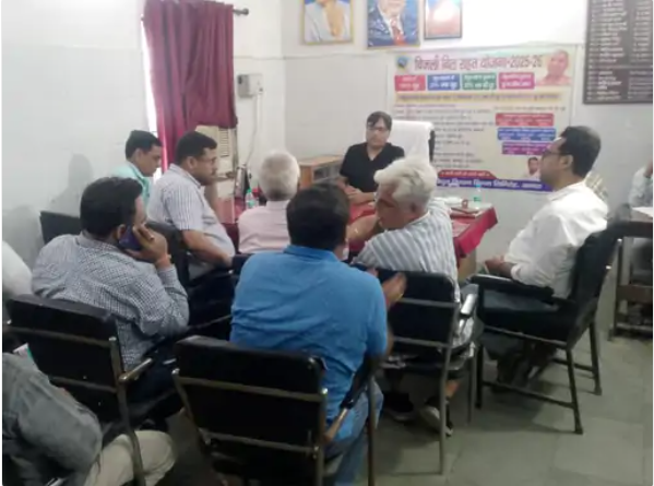 बिजली कटौती, बढ़े बिल और अधिभार पर व्यापारियों ने जताई नाराजगी, बिजली विभाग के अधिकारियों ने समाधान का दिया आश्वासन