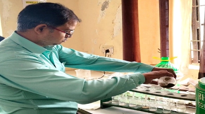 हाथरस की मिट्टी हो रही बीमार, नाइट्रोजन और पोटाश की भारी कमी से कृषि विभाग चिंतित