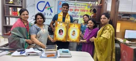 जायंट्स ग्रुप ऑफ हाथरस गूंज ने चार्टर्ड अकाउंटेंट्स का किया सम्मान