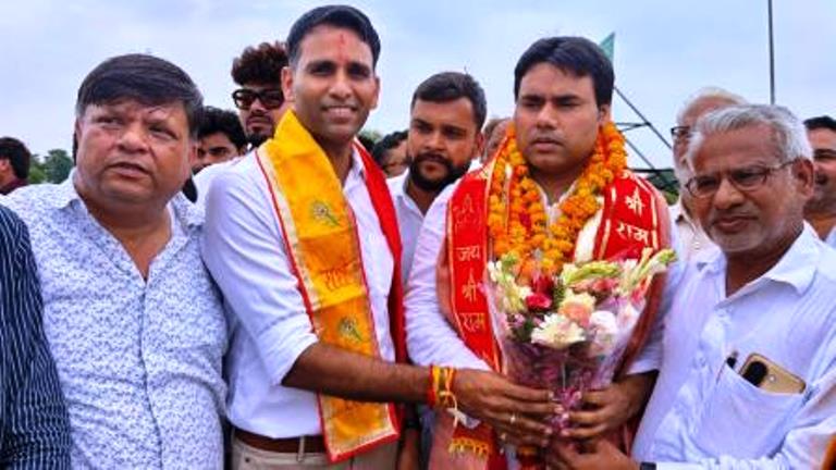 हाथरस में दिखा संगठन का अलग अंदाज, जब एक प्रदेश मंत्री के स्वागत में पहुंचे दूसरे प्रदेश मंत्री, यतेन्द्र शर्मा की सादगी ने बटोरीं सुर्खियां