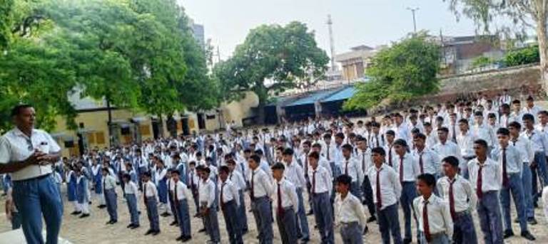 सादाबाद : इंटर कॉलेज में संचारी रोगों से बचाव को लेकर जागरूकता कार्यक्रम आयोजित