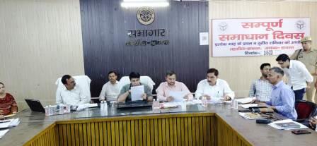 आईजीआरएस शिकायतों के निस्तारण में खानापूर्ति बर्दाश्त नहीं: डीएम अतुल वत्स, लापरवाही पर कार्रवाई की चेतावनी