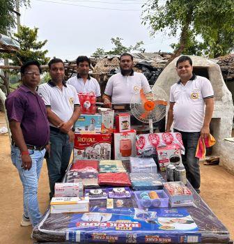 गरीब बिटिया के विवाह में संस्थान ने निभाई कन्यादान की जिम्मेदारी, गृहस्थी का सामान किया भेंट