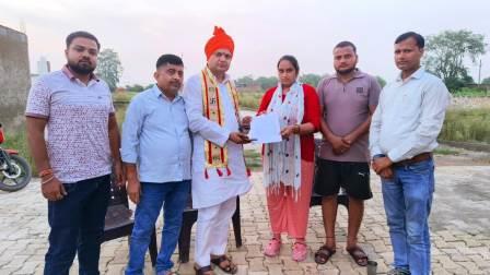 सिकन्दराराऊ : डाकघर में बुजुर्ग महिला की मौत का मामला गरमाया,  मुकदमा व मुआवजा न मिलने पर धरने की चेतावनी