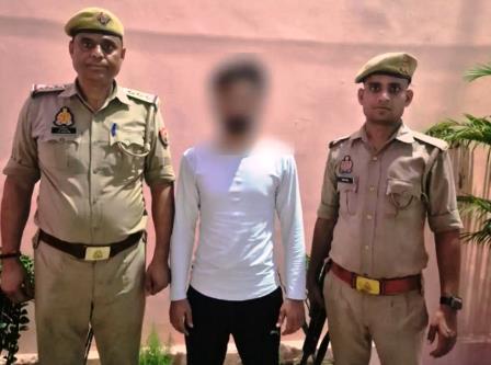 सादाबाद : आरोपी की निशानदेही पर तमंचा, कारतूस बरामद, कुकटई फायरिंग मामले के एक आरोपी को पुलिस ने लिया कस्टडी रिमांड पर