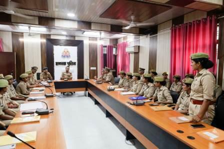 रिक्रूट महिला आरक्षियों के प्रशिक्षण का एसपी ने किया निरीक्षण, महिला सुरक्षा और जनसेवा के दिए निर्देश