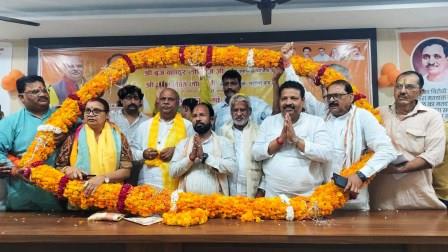 हाथरस आगमन पर नवनियुक्त प्रदेश उपाध्यक्ष बृजबहादुर भारद्वाज व ब्रज क्षेत्र अध्यक्ष पूरन लाल लोधी का हुआ भव्य स्वागत