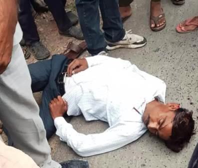 सादाबाद : सड़क हादसे में एंबुलेंस पैरामेडिक घायल, आगरा रोड पर गांव गीगला के निकट बाइक सवार पैरामेडिक को टैंपो ने मारी टक्कर