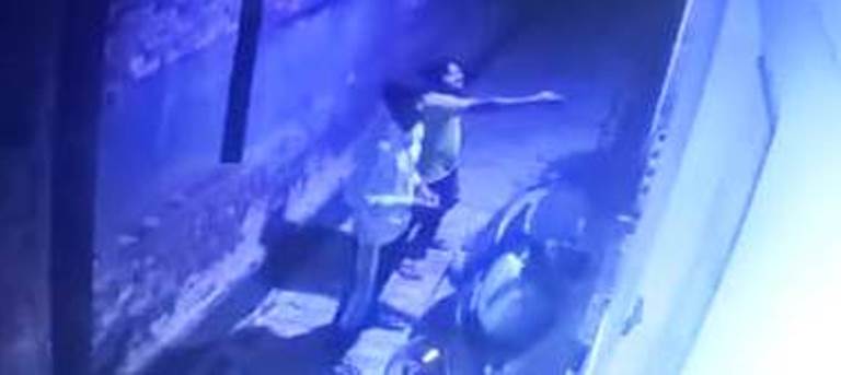 जेल से छूटे हत्या के आरोपी पर व्यापारी के घर फायरिंग का आरोप, CCTV में कैद हुई वारदात