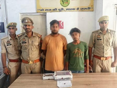 हाथरस पुलिस ने सर्राफ की दुकान व एक अन्य मकान में हुई चोरी का खुलासा किया,  950 ग्राम चोरी की चांदी की ज्वैलरी व नकदी बरामद