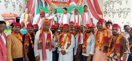 समाजवादी पार्टी के सदस्यता अभियान में दर्जनों लोगों ने थामा सपा का दामन
