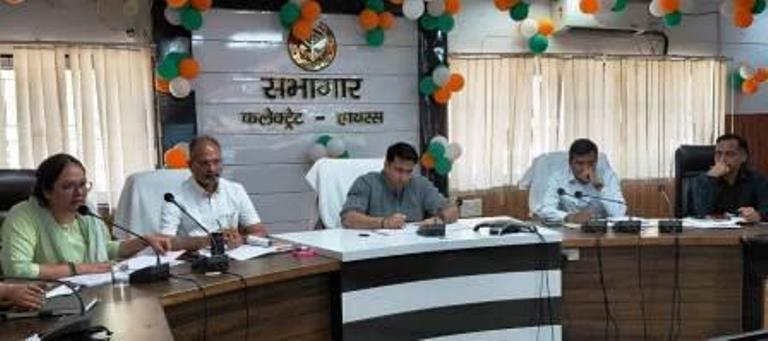 आईजीआरएस और आरटीआई मामलों में लापरवाही पर अधिकारियों पर होगी कड़ी कार्रवाई, जनता को समय पर न्याय दिलाना प्रशासन की प्राथमिकता : डीएम