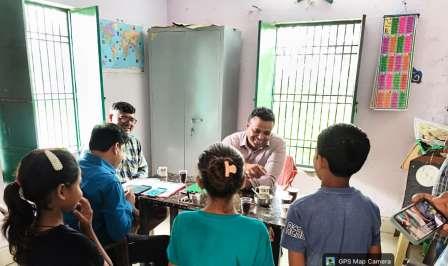 हाथरस के 65 विद्यालयों का औचक निरीक्षण, मिड-डे मील और दूध वितरण व्यवस्था मिली संतोषजनक