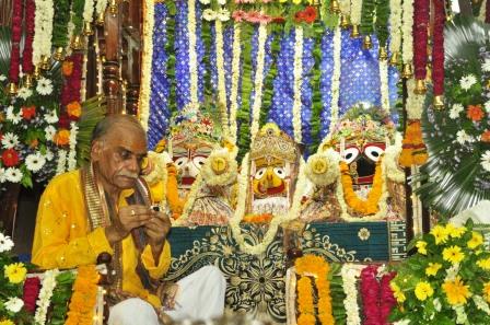 हाथरस में धूमधाम से निकली भगवान श्री जगन्नाथ जी की रथयात्रा, जय जगन्नाथ के जयघोष से गूंजा शहर