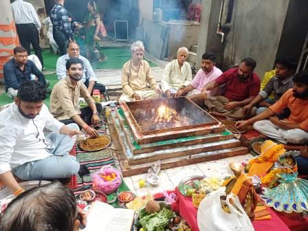 सिकन्दराराऊ : सिद्धपीठ राजराजेश्वरी बृजेश्वरी पथवारी माता मंदिर की वर्षगांठ पर उमड़ा आस्था का सैलाब